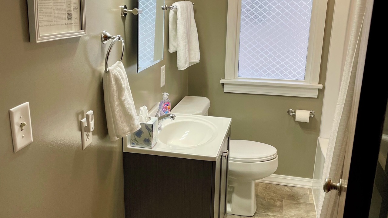 Photo of Bathroom in Roseland