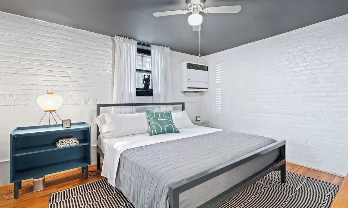 Photo of Bedroom in Wrigleyville