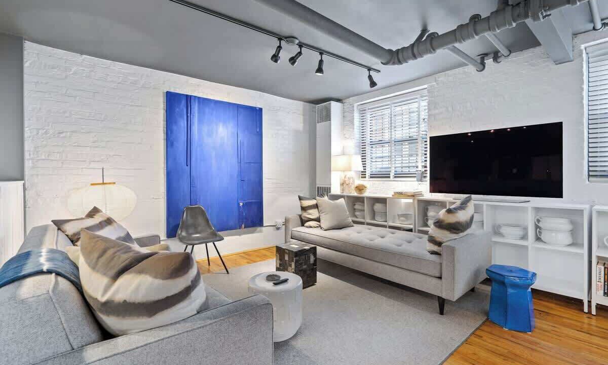 Photo of Livingroom in Wrigleyville