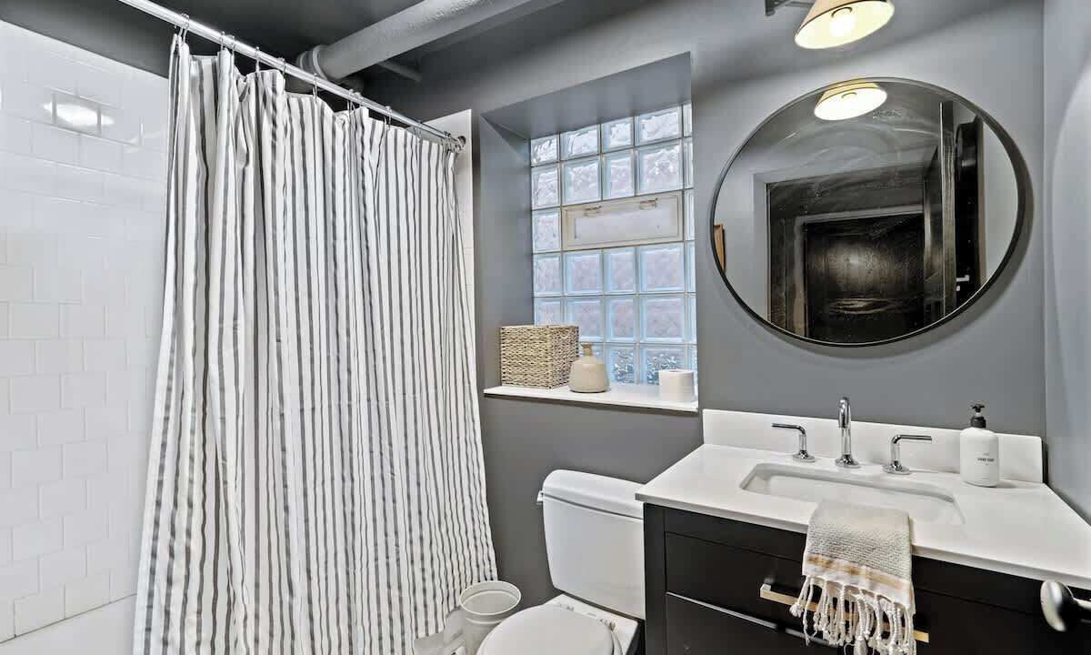 Photo of Bathroom in Wrigleyville