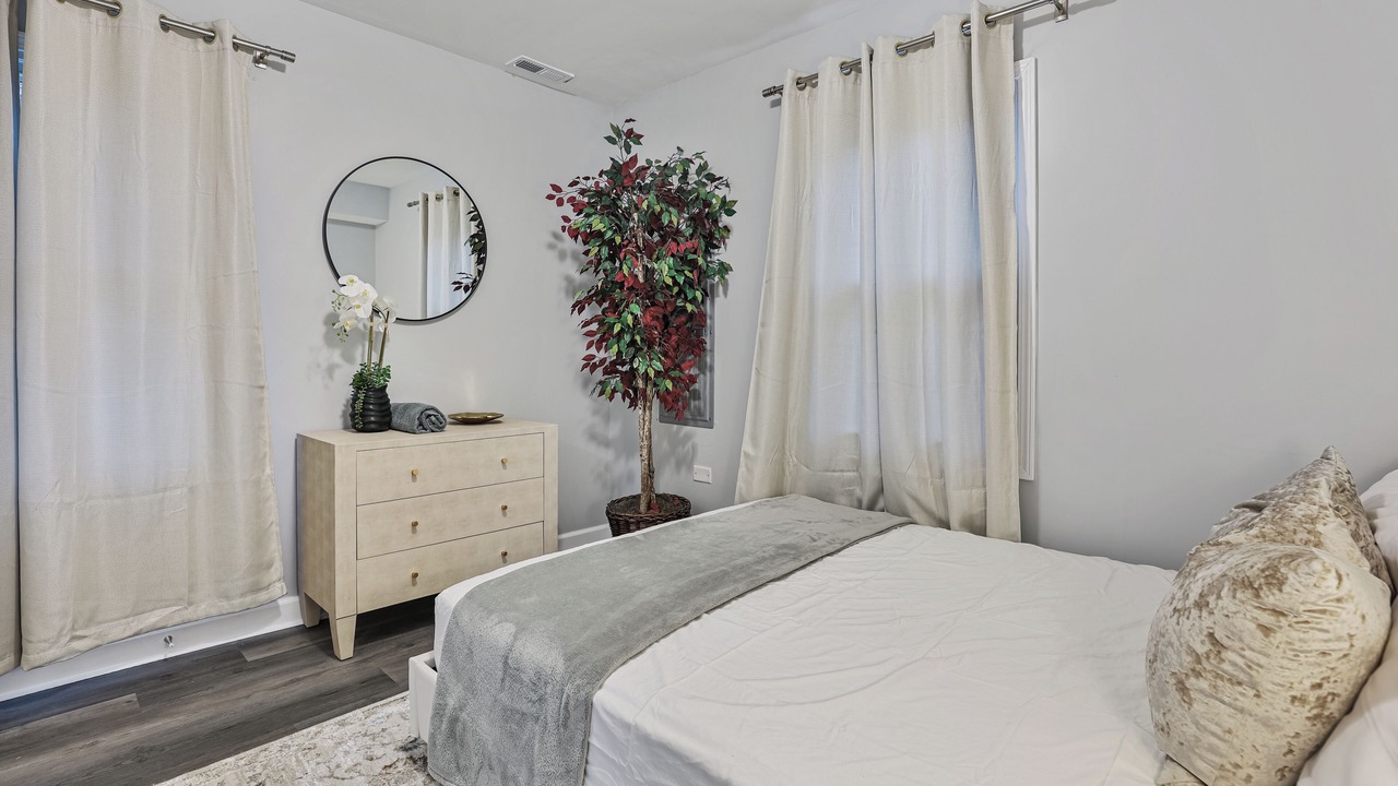 Photo of Bedroom in Bensenville