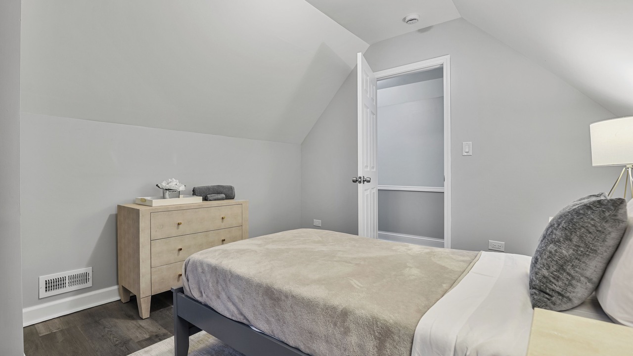 Photo of Bedroom in Bensenville