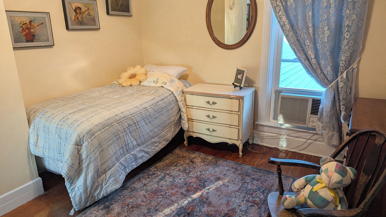 Photo of Bedroom in Galesburg