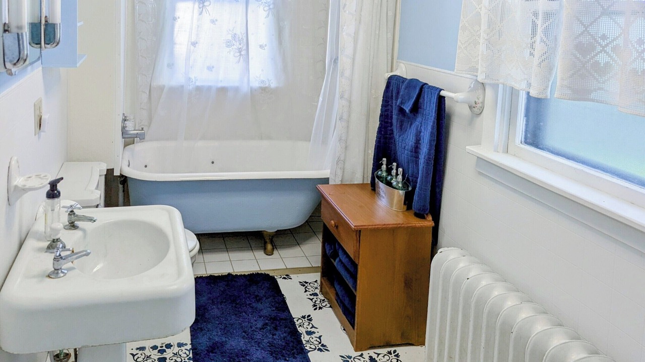 Photo of Bathroom in Galesburg