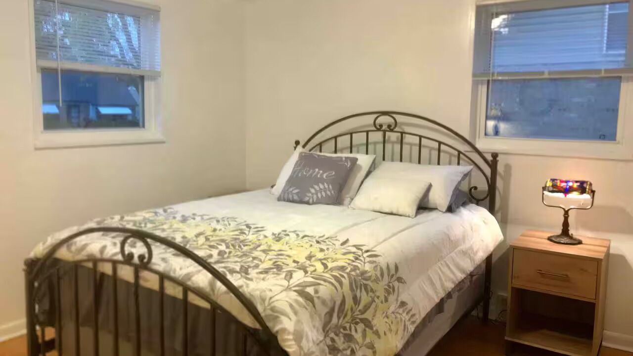 Photo of Bedroom in Glenview