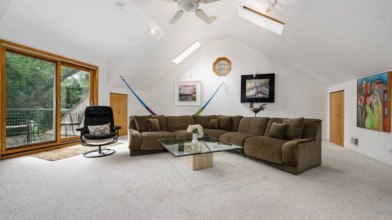 Photo of Livingroom in Grand Beach