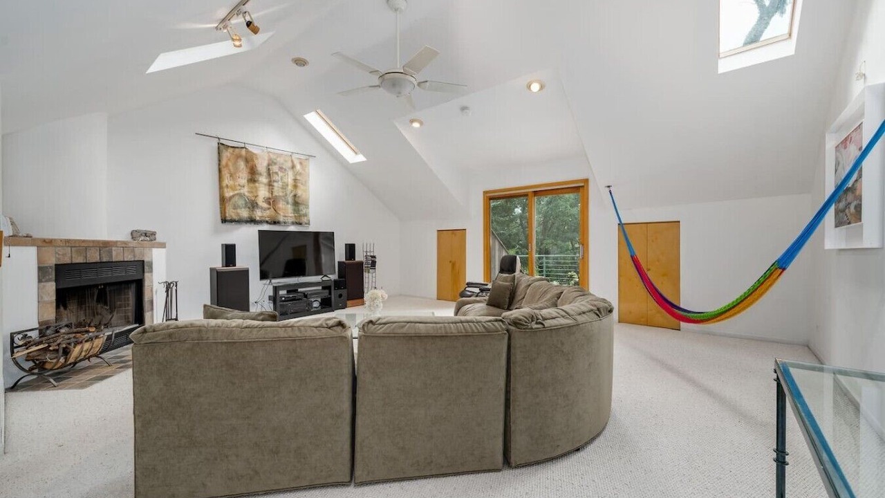 Photo of Livingroom in Grand Beach