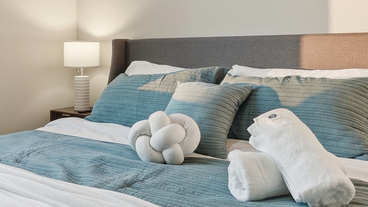 Photo of Bedroom in Edgewater Beach