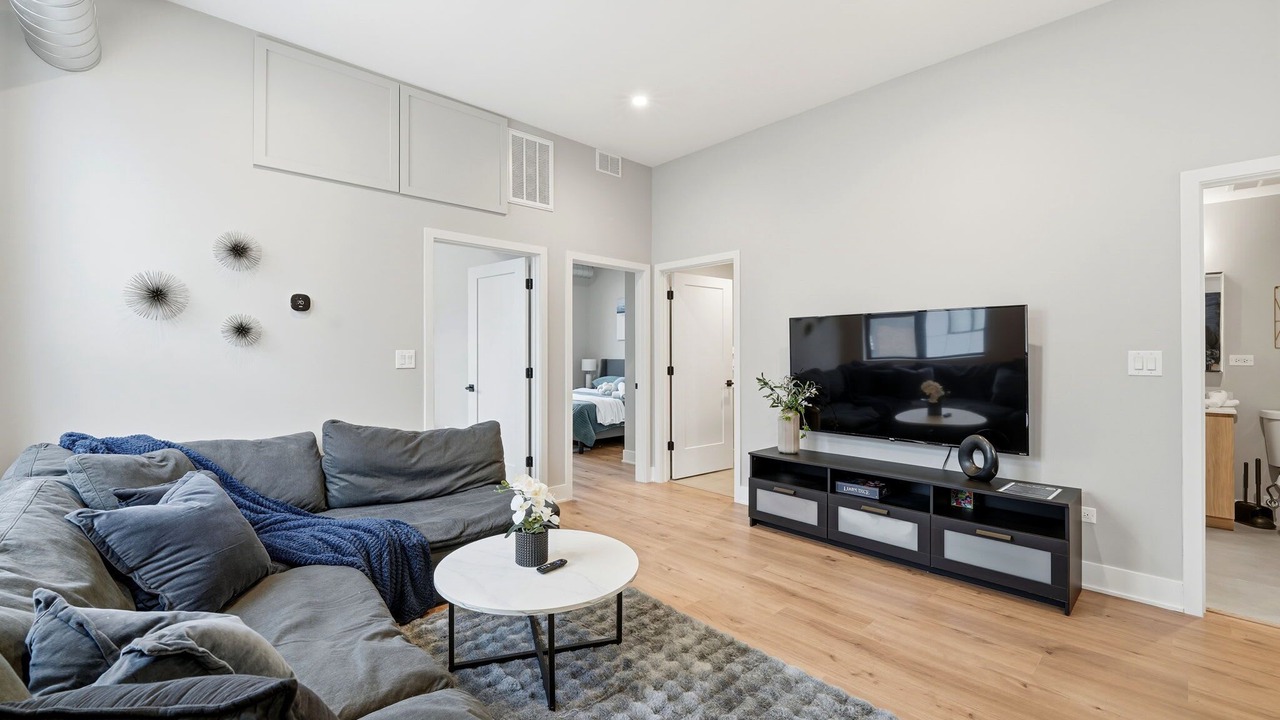 Photo of Livingroom in Edgewater Beach