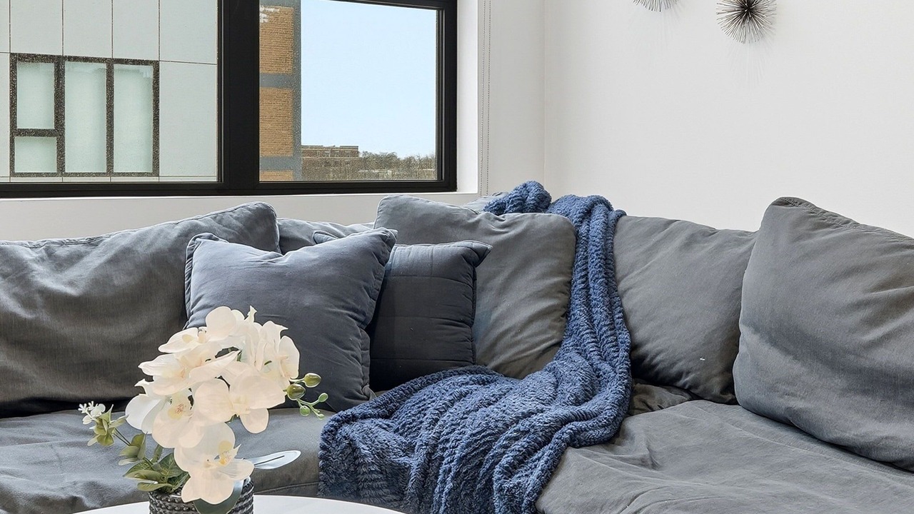Photo of Livingroom in Edgewater Beach