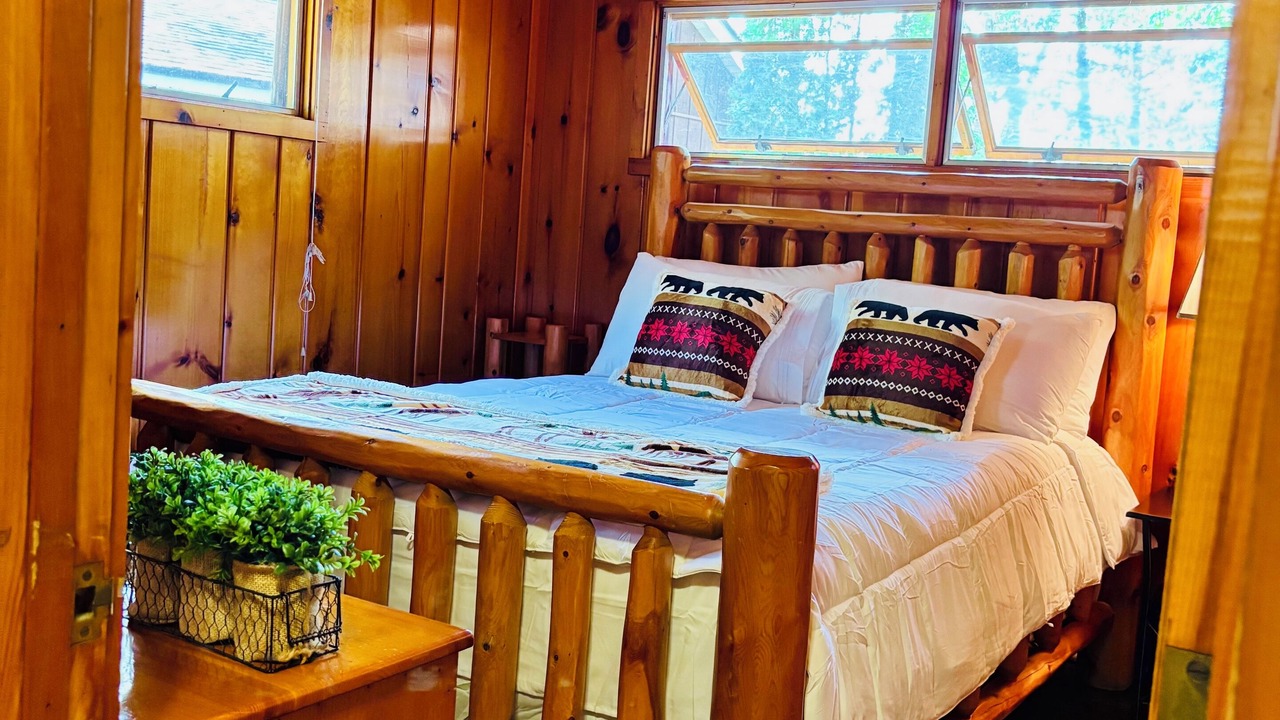 Photo of Bedroom in Carp Lake