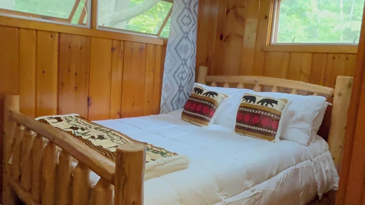 Photo of Bedroom in Carp Lake