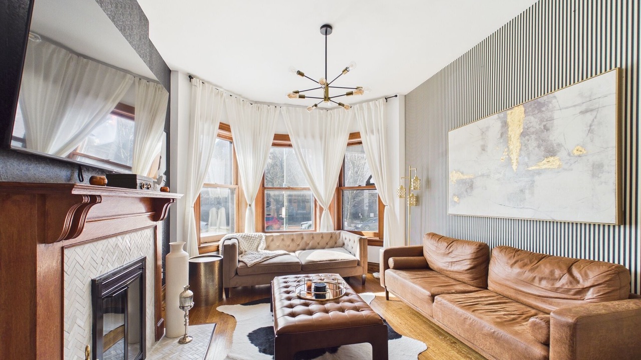 Photo of Livingroom in Wrigleyville
