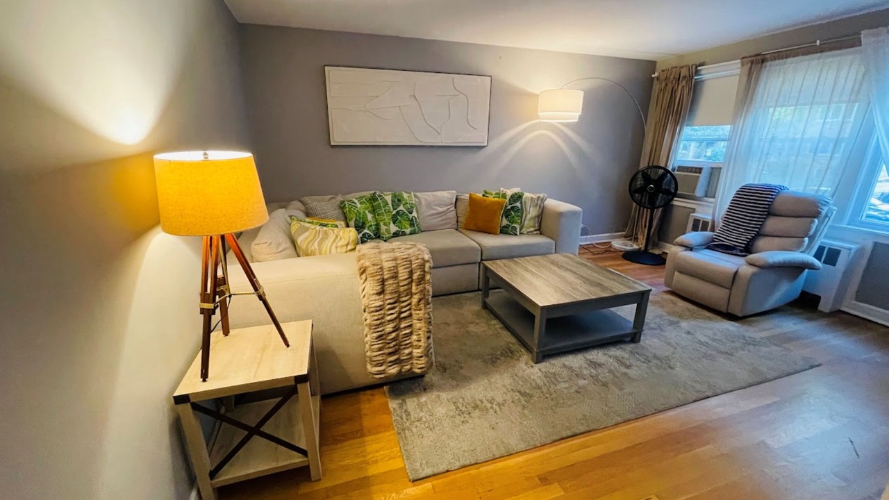 Photo of Livingroom in Evanston
