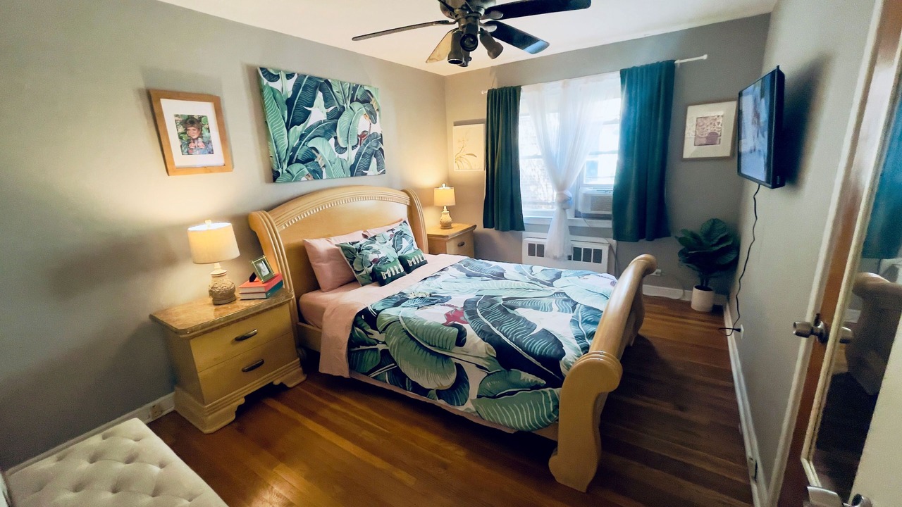 Photo of Bedroom in Evanston