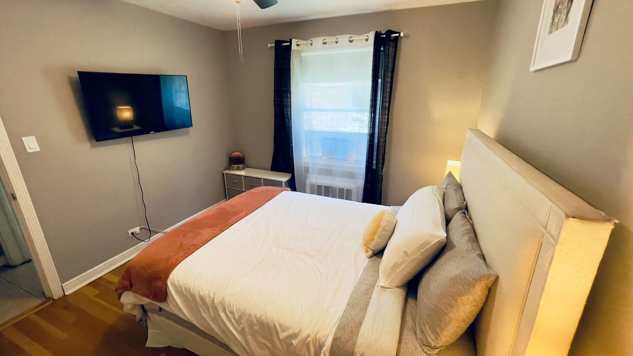Photo of Bedroom in Evanston
