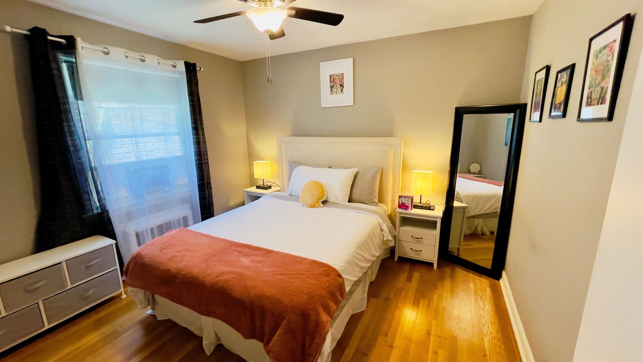 Photo of Bedroom in Evanston
