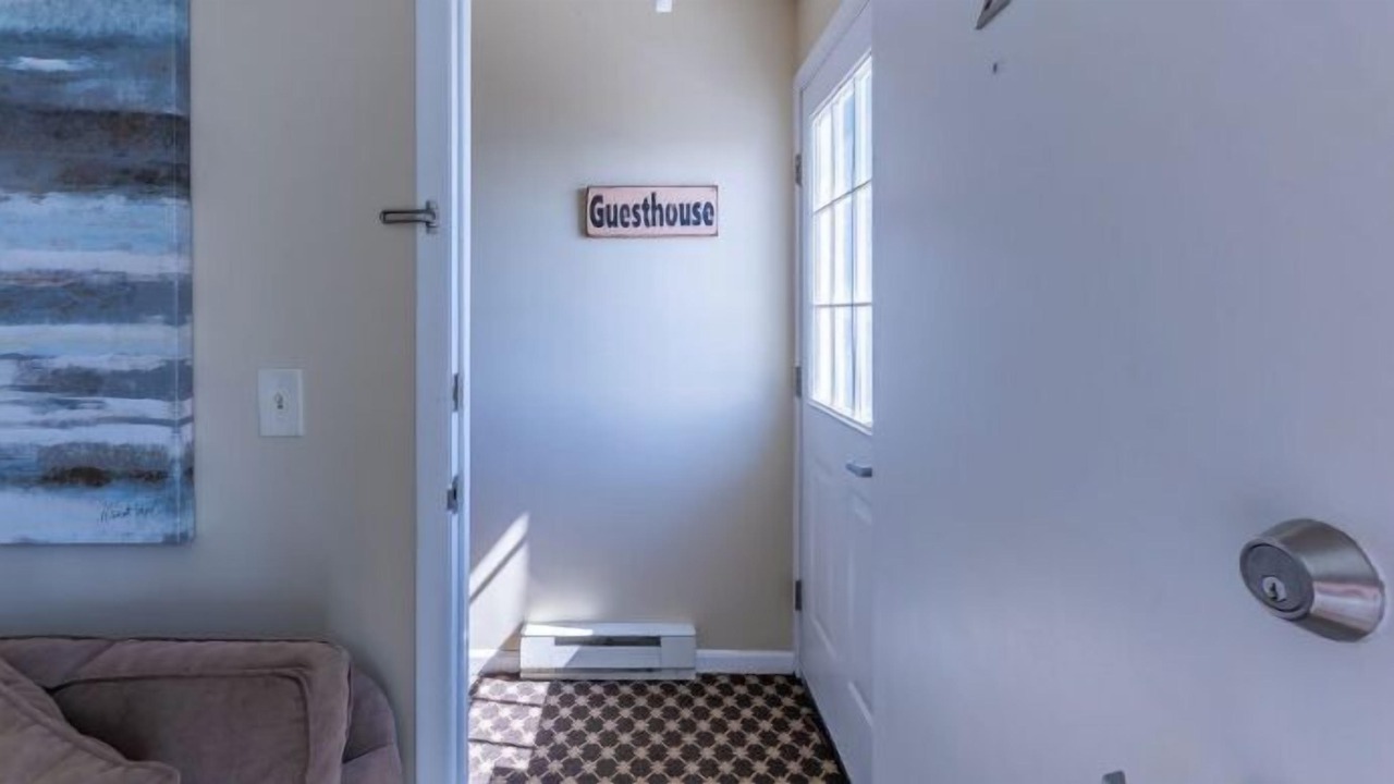Photo of Livingroom in Whitehall