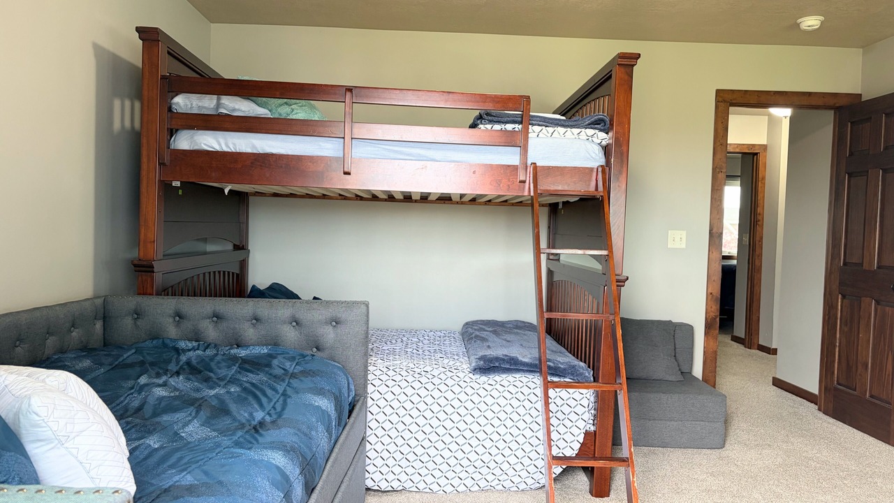 Photo of Bedroom in Arnolds Park