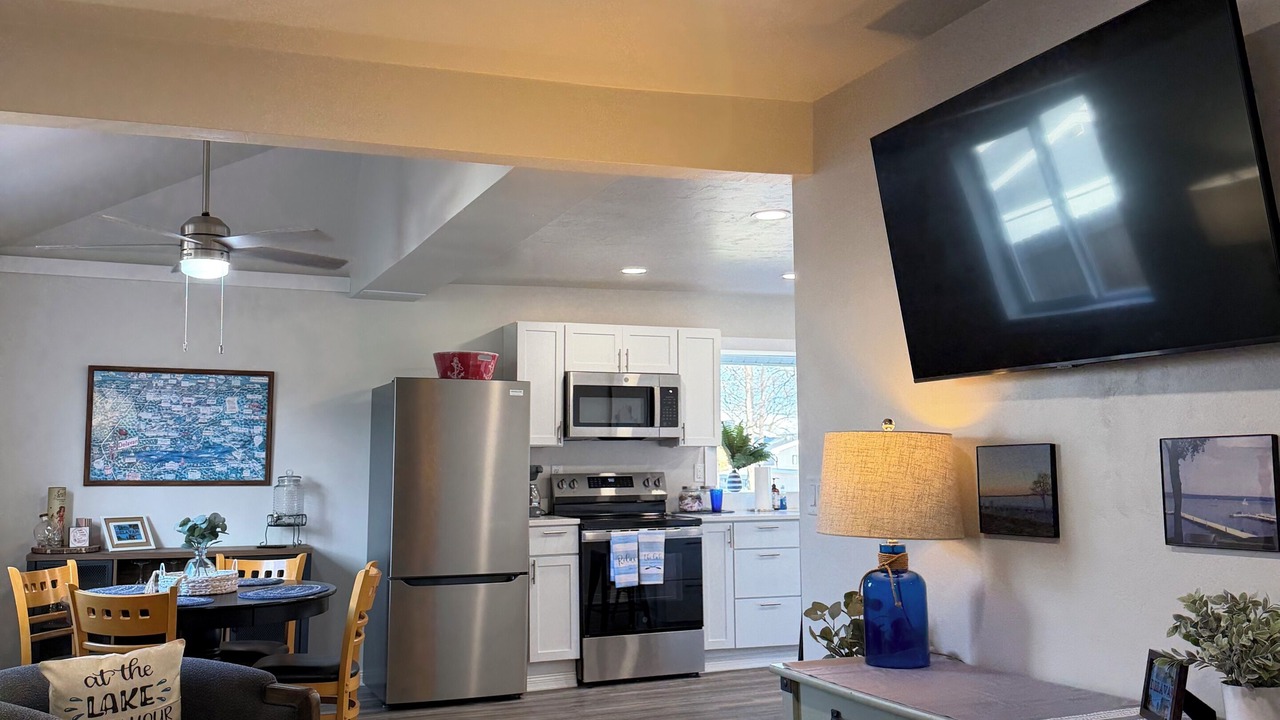 Photo of Livingroom in Delavan Lake