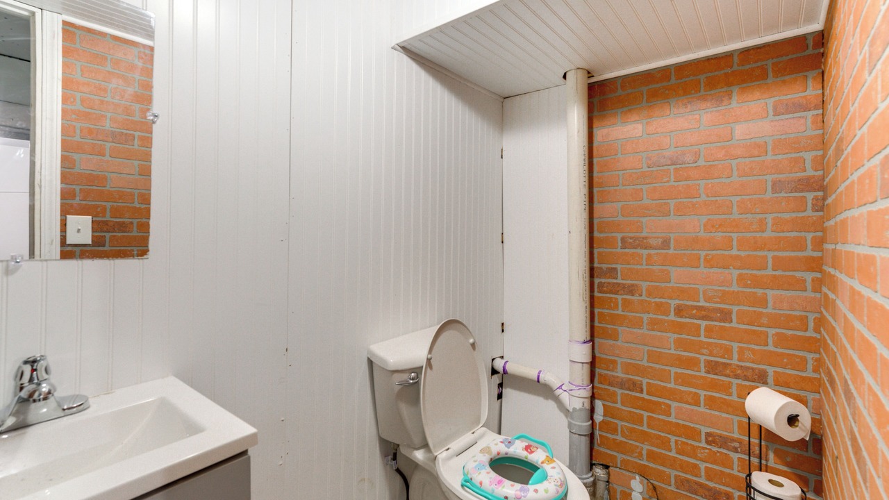 Photo of Bathroom in Warren