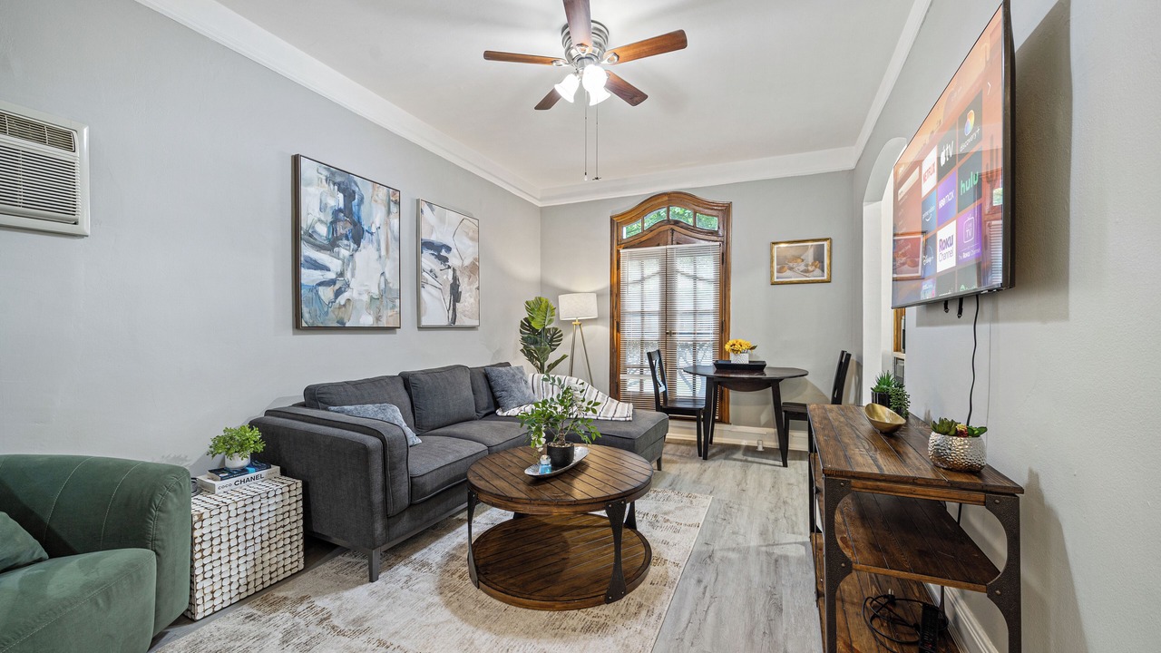 Photo of Livingroom in Oak Park