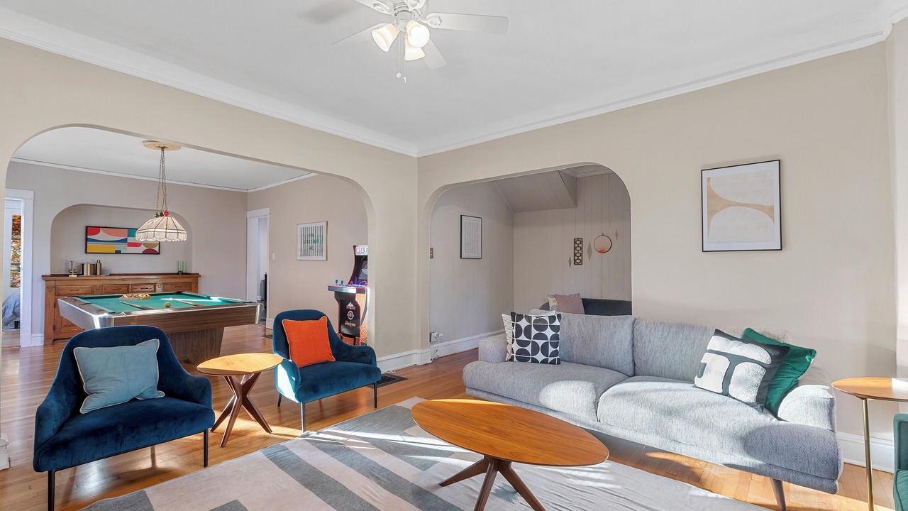 Photo of Livingroom in Old Irving Park