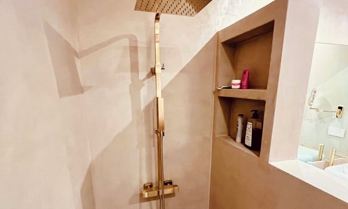 Photo of Bathroom in Saint-Mitre-les-Remparts