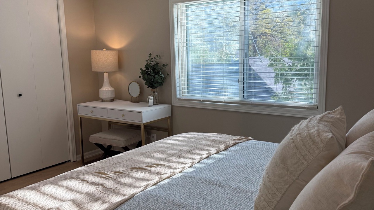 Photo of Bedroom in Paddock Lake