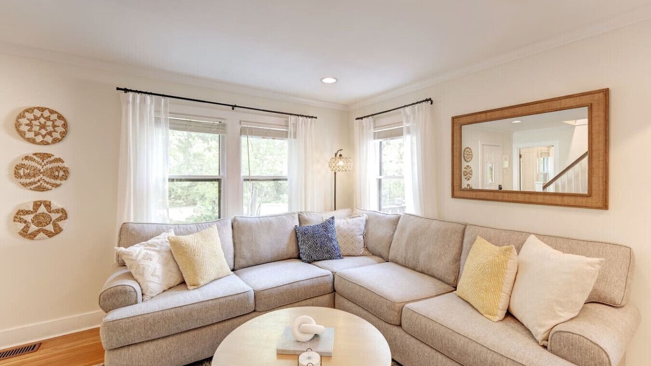 Photo of Livingroom in Williams Bay