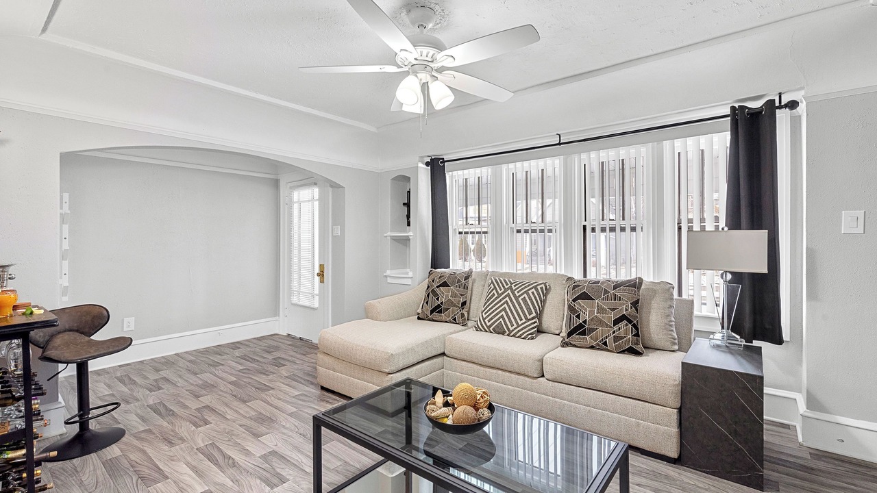 Photo of Livingroom in Burnham Park