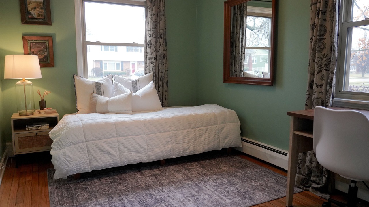 Photo of Bedroom in Elmhurst