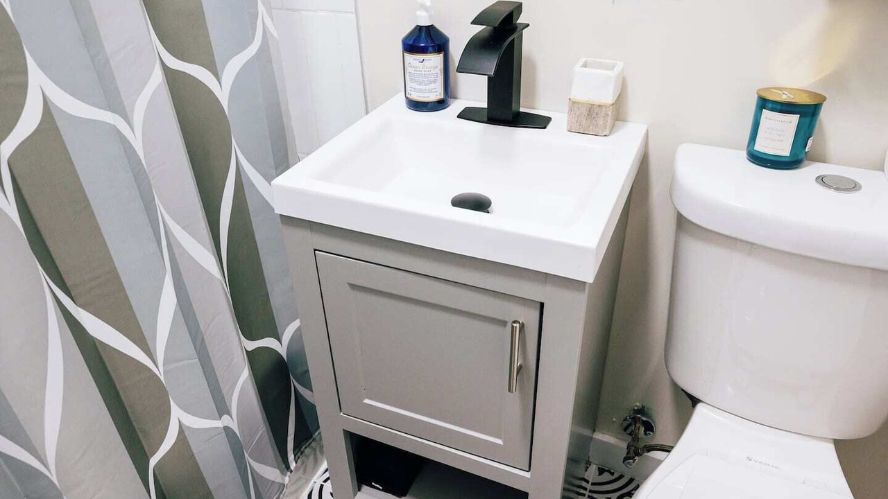 Photo of Bathroom in Logan Square