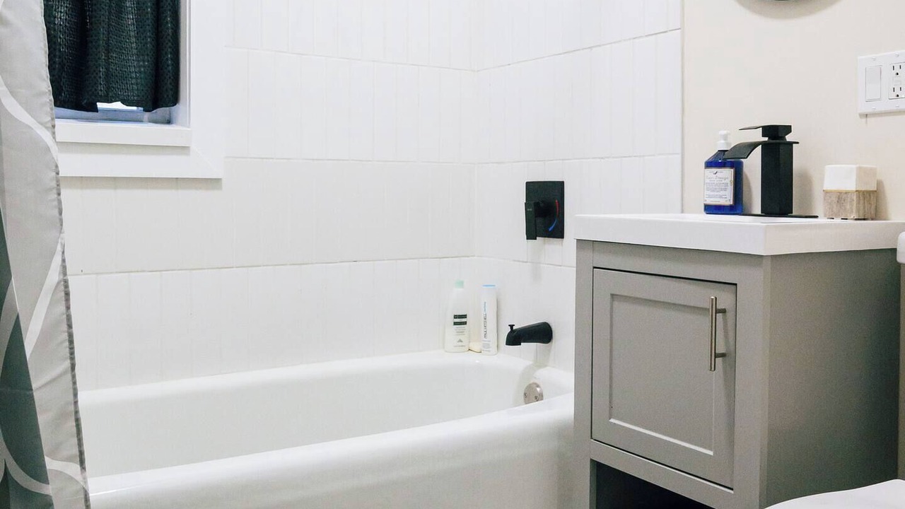 Photo of Bathroom in Logan Square