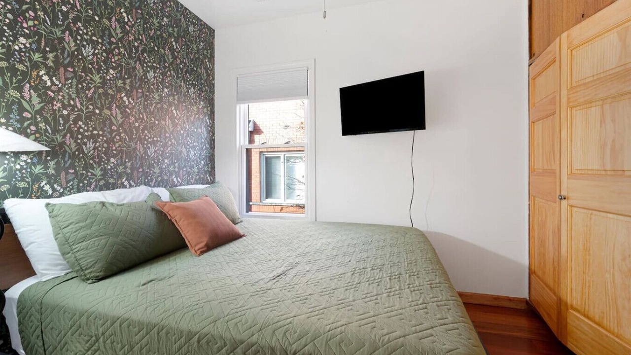 Photo of Bedroom in Lakeview
