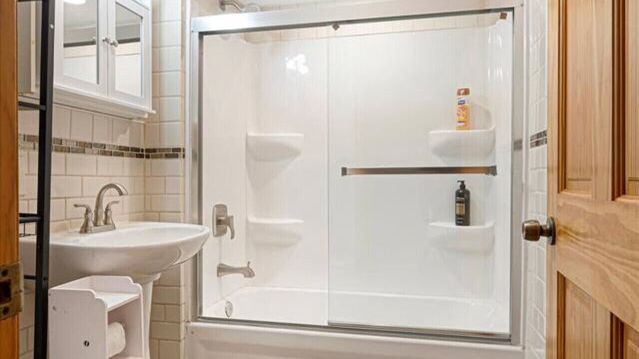 Photo of Bathroom in Lakeview