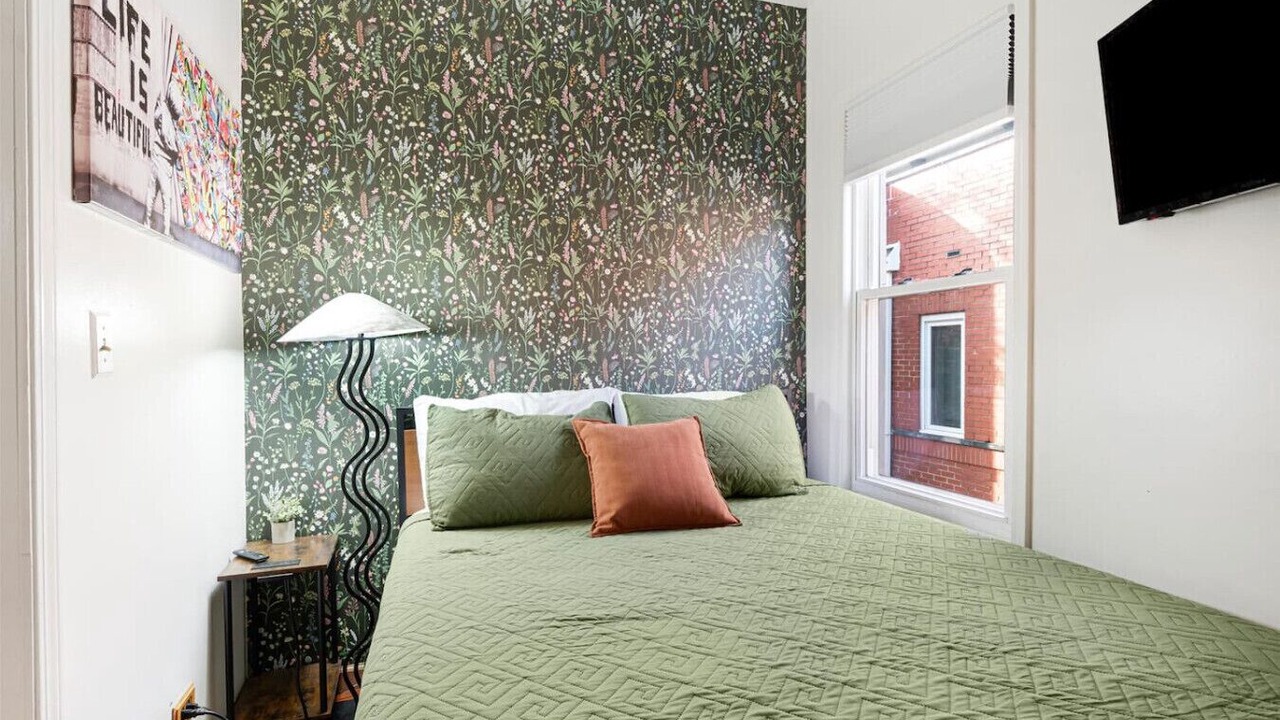 Photo of Bedroom in Lakeview