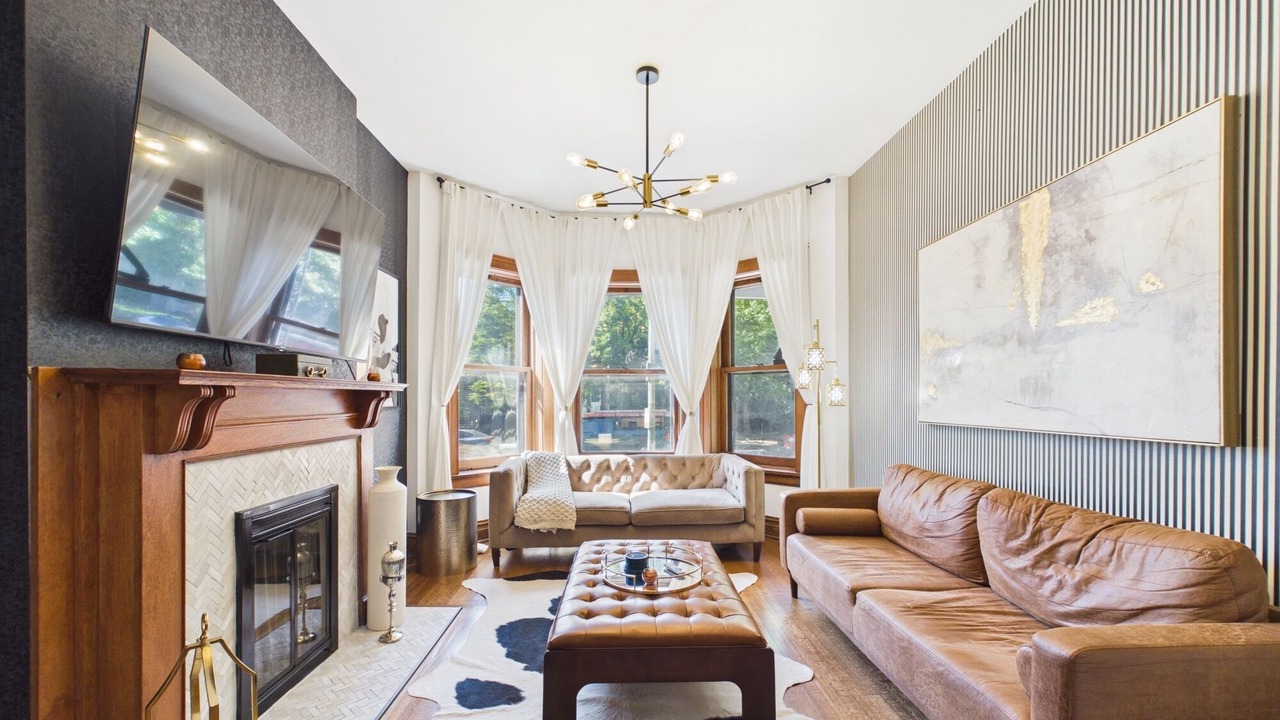Photo of Livingroom in Lakeview