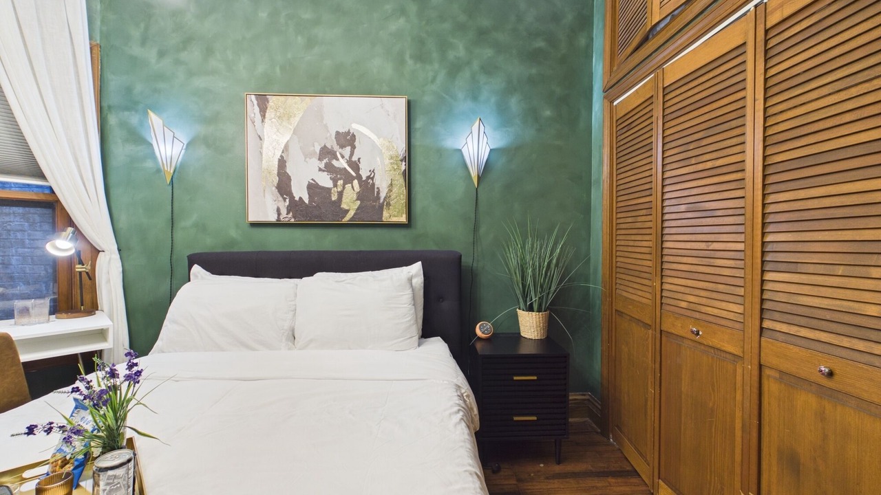 Photo of Bedroom in Lakeview