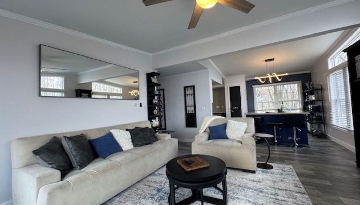 Photo of Livingroom in Lynn Center