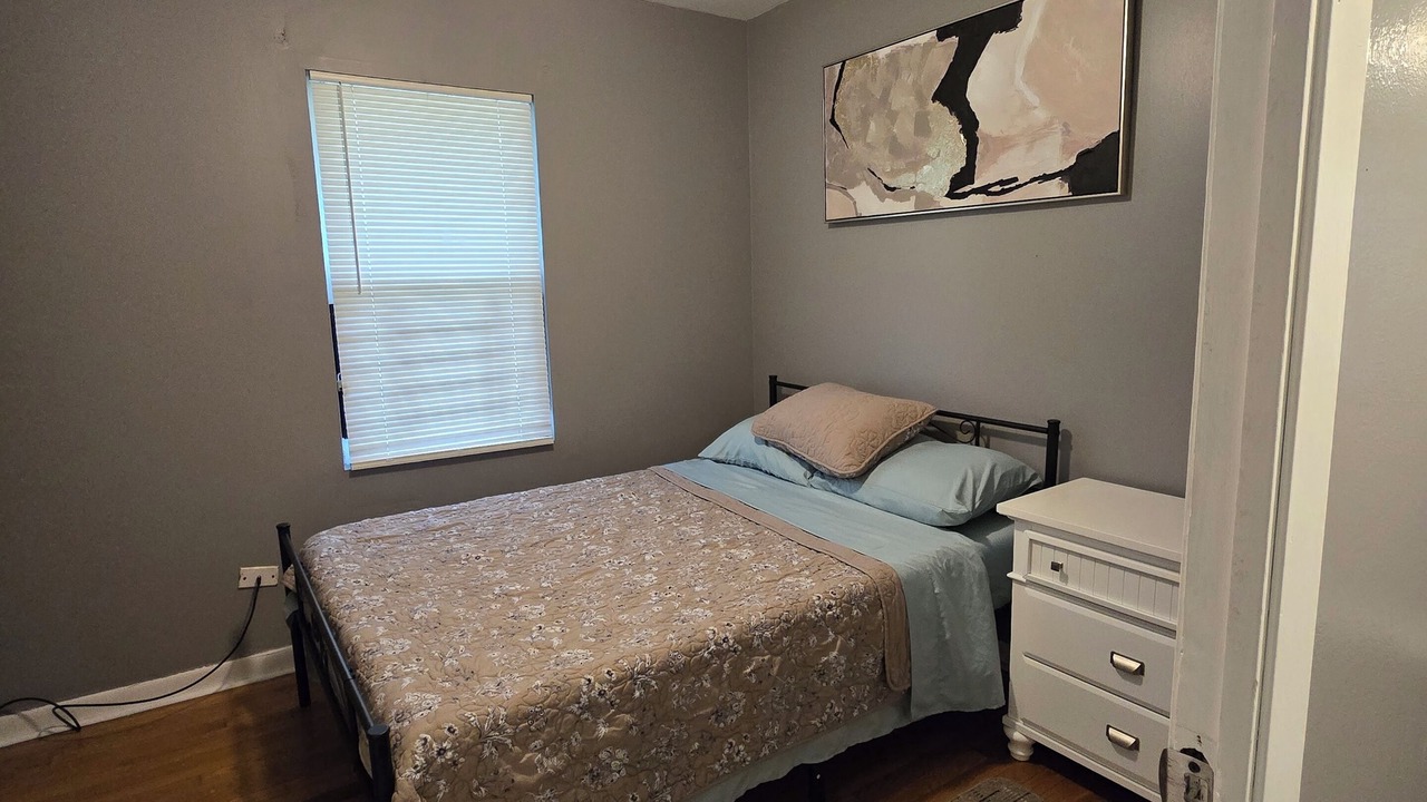 Photo of Bedroom in Sauk Village