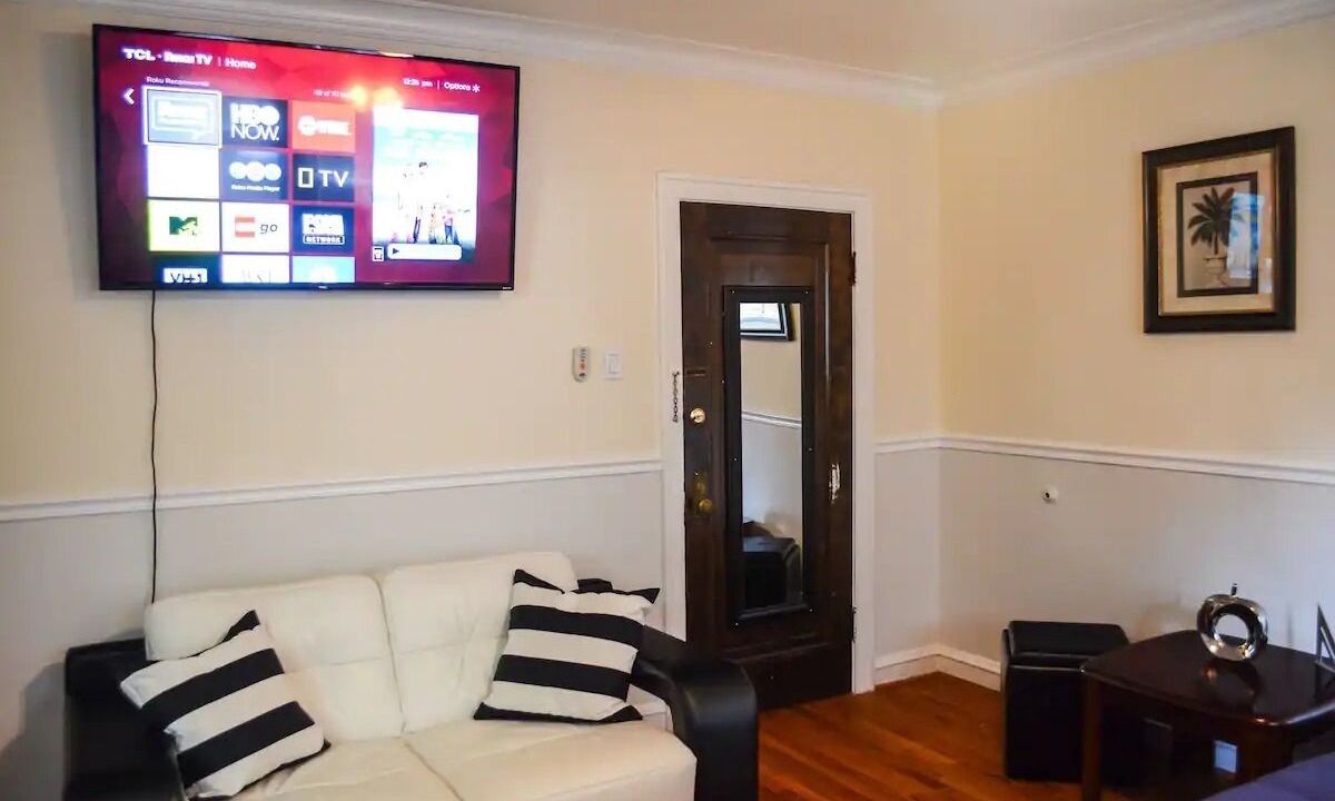 Photo of Livingroom in Lakeview