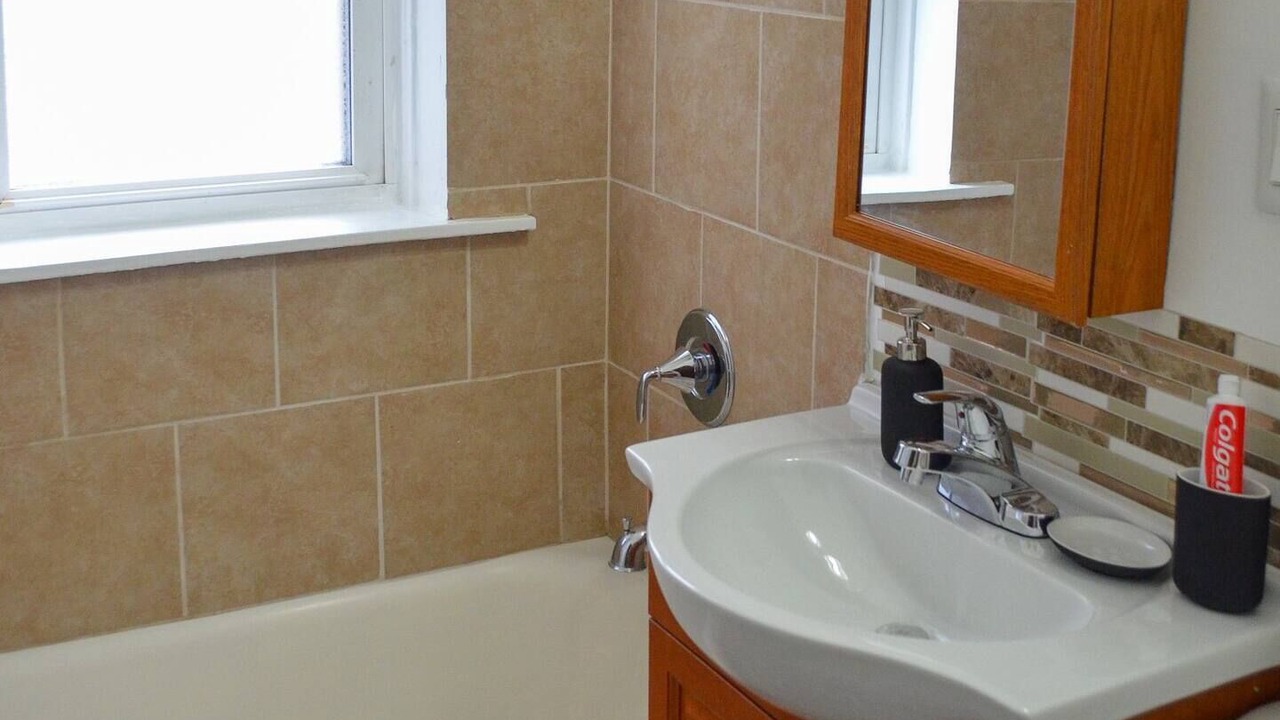 Photo of Bathroom in Lakeview