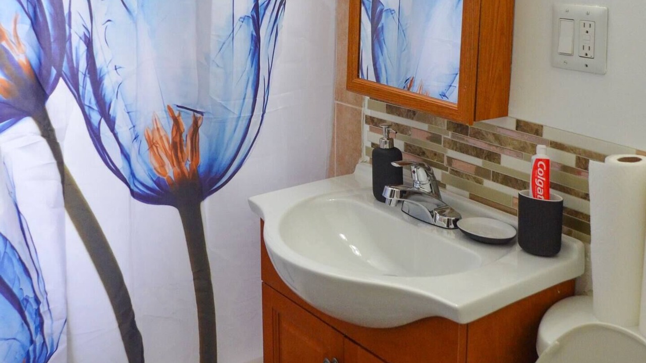 Photo of Bathroom in Lakeview