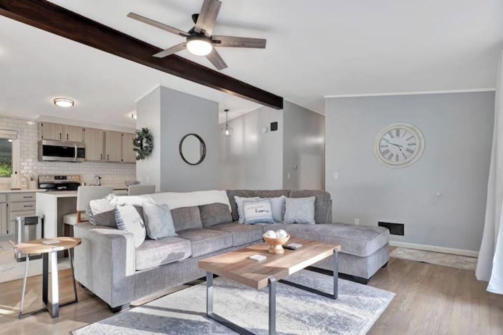 Photo of Livingroom in Urbana