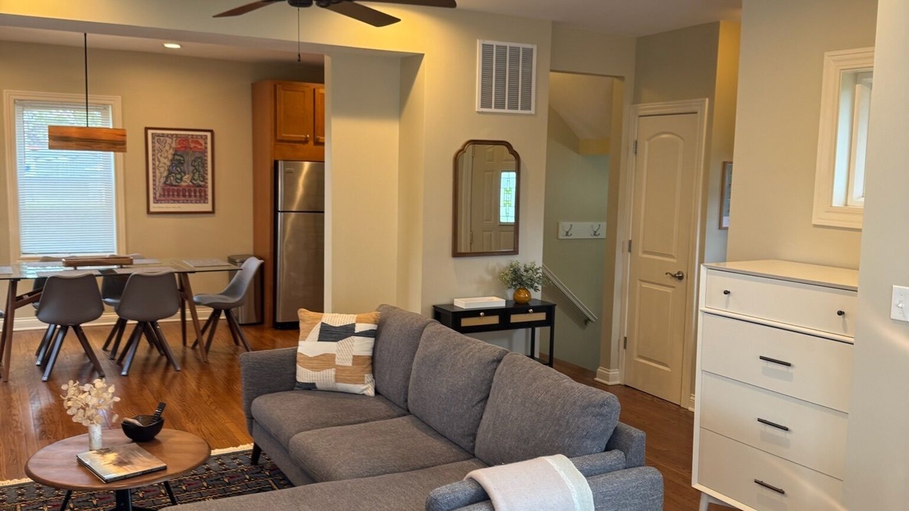 Photo of Livingroom in Evanston