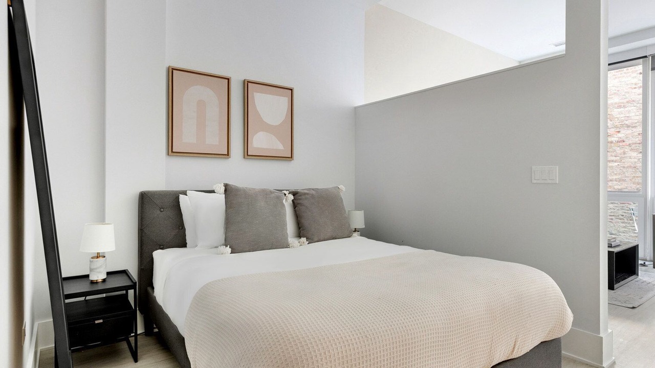 Photo of Bedroom in Greektown