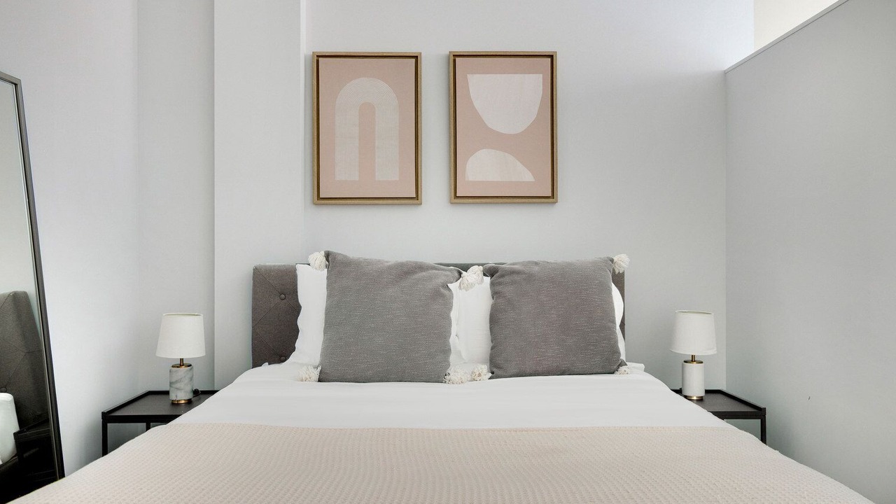 Photo of Bedroom in Greektown