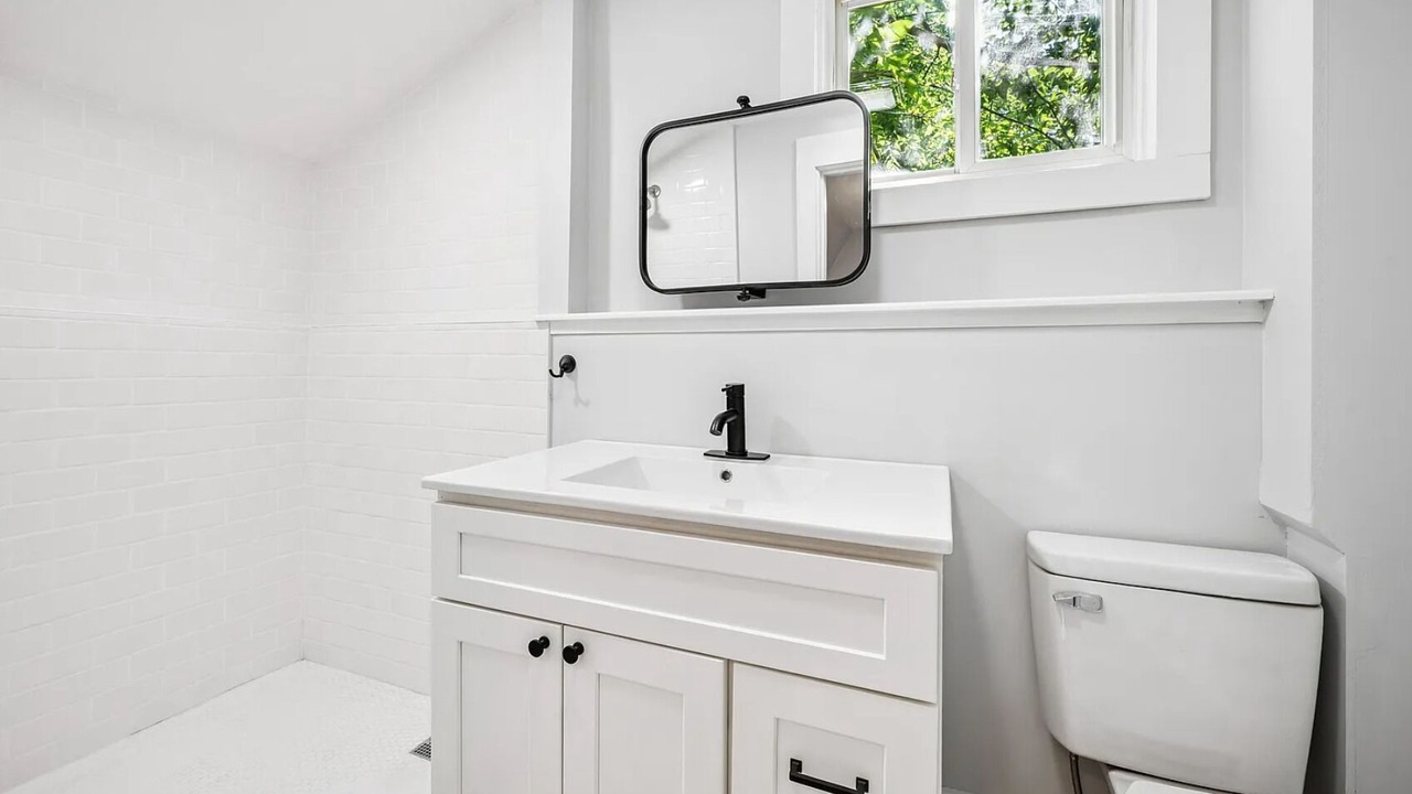 Photo of Bathroom in Niles