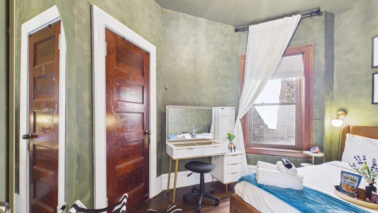Photo of Bedroom in Wrigleyville
